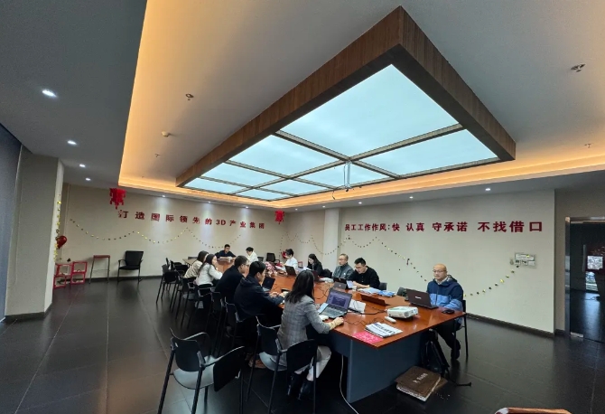 為深入貫徹中共中央、國務(wù)院印發(fā)的《國家標準化發(fā)展綱要》，落實加快數(shù)字化發(fā)展、建設(shè)數(shù)字中國的戰(zhàn)略部署，和《上海市全面推進城市數(shù)字化轉(zhuǎn)型“十四五”規(guī)劃》，推進上海城市數(shù)字化轉(zhuǎn)型標準化建設(shè)，數(shù)造科技積極響應這一號召，成為上海市浦東新區(qū)第一批試點數(shù)字化改造企業(yè)之一，并順利通過驗收。  圖片  圖片  圖片  圖片  圖為上海市城市數(shù)字化轉(zhuǎn)型工作領(lǐng)導小組部分領(lǐng)導和南匯工業(yè)園區(qū)領(lǐng)導、上海數(shù)造領(lǐng)導班子成員參加數(shù)字化改造驗收答辯  圖片  參觀上海數(shù)造大廳的數(shù)字化制造“黑湖小工單”生產(chǎn)工序看板  數(shù)造科技自成立之初，創(chuàng)始人趙毅博士就以“數(shù)造”為企業(yè)命名，蘊含數(shù)字化制造和變革的深遠意義，與此時政府推進聚焦制造業(yè)與數(shù)字化改造深度融合。未來，數(shù)造科技將不斷提升公司智能化、數(shù)字化、信息化改造力度，全面提升公司綜合管理和運營水平，著力實現(xiàn)智能制造高質(zhì)量發(fā)展。
